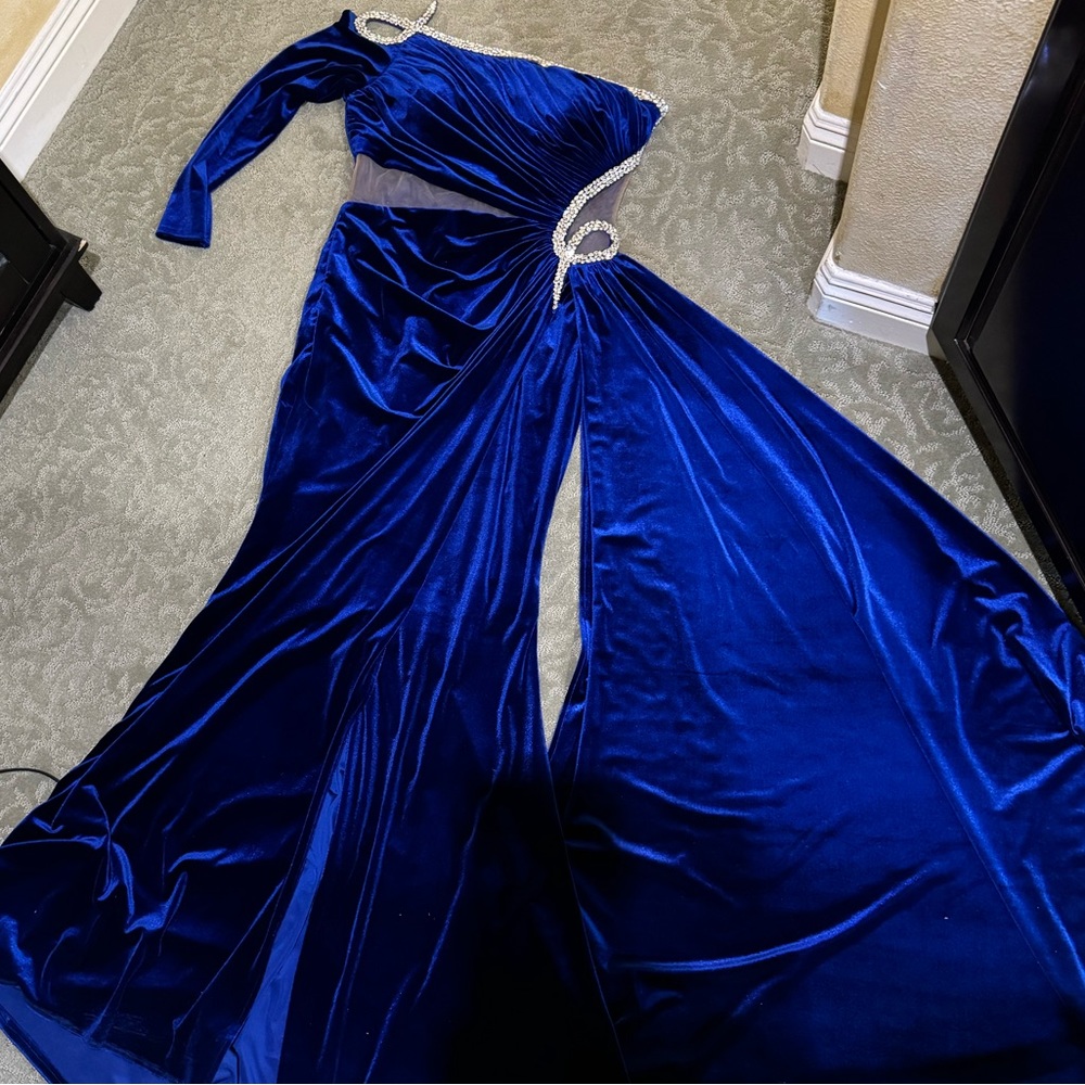ROYAL BLUE EVENING GOWN